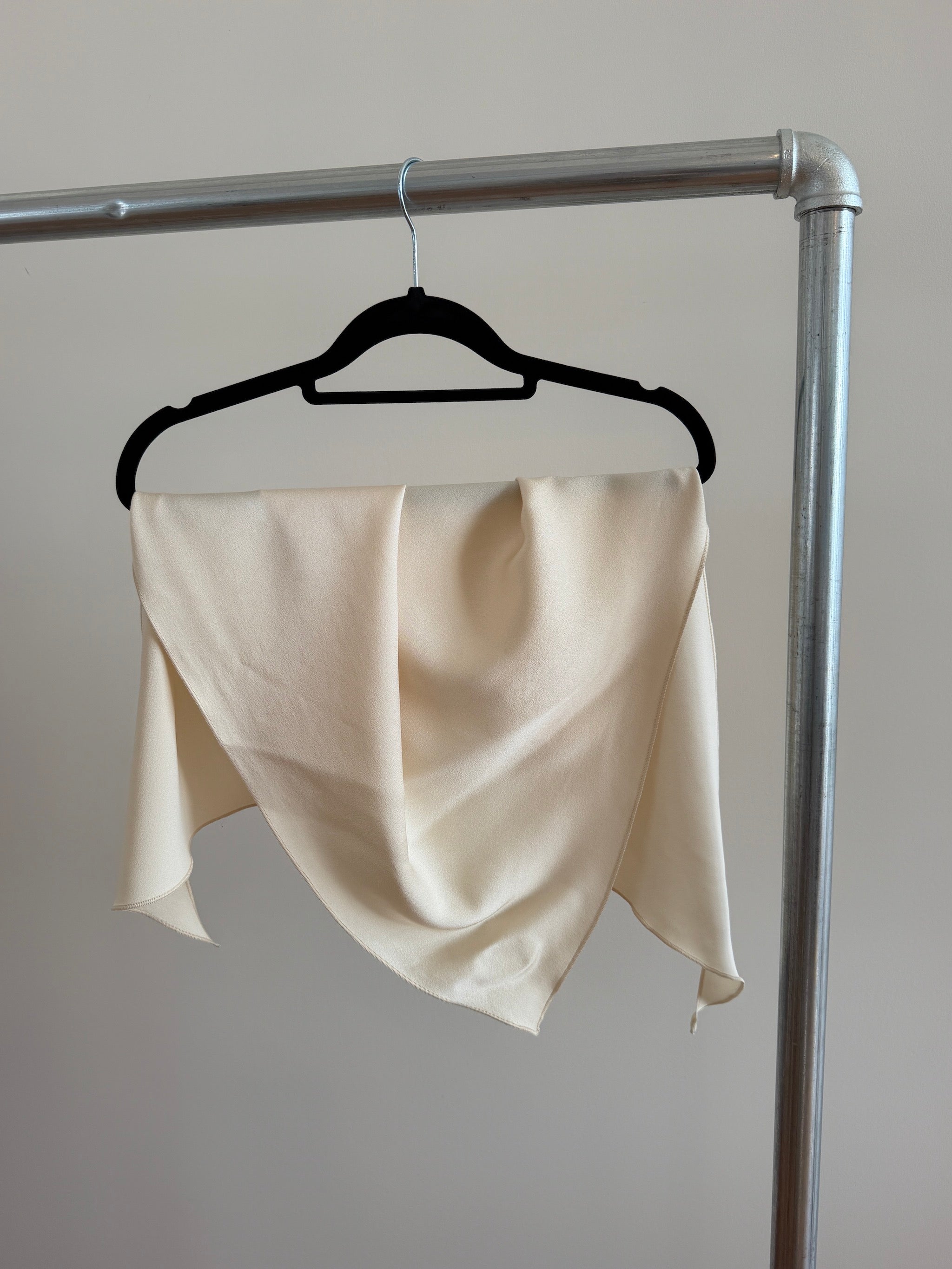 Nomad Triangle, in Vanilla Satin